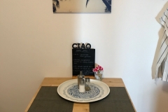 Kuchyně - jídelní stůl
